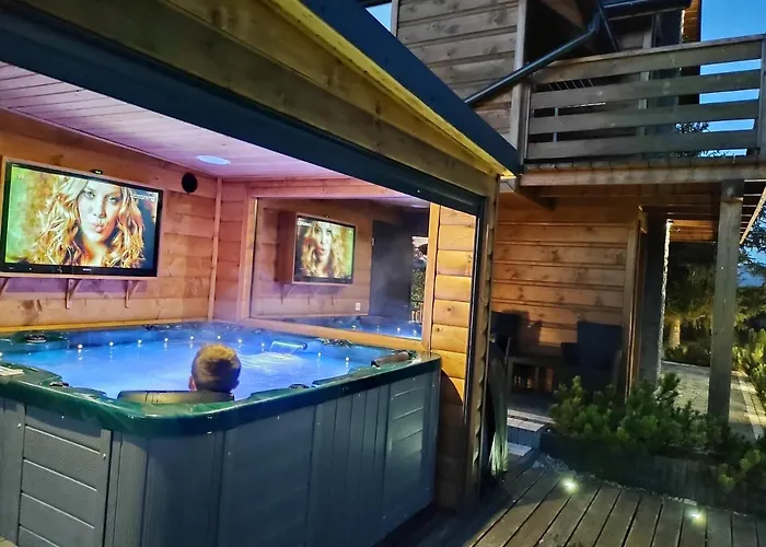 Cztery Pory Roku - Kominek, Sauna, Jacuzzi בקתה *