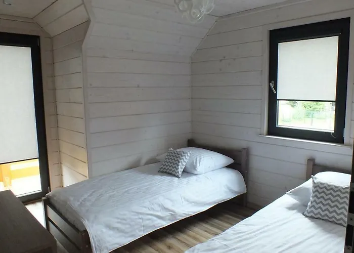 בקתה Cztery Pory Roku - Kominek, Sauna, Jacuzzi זאז'צ'ה